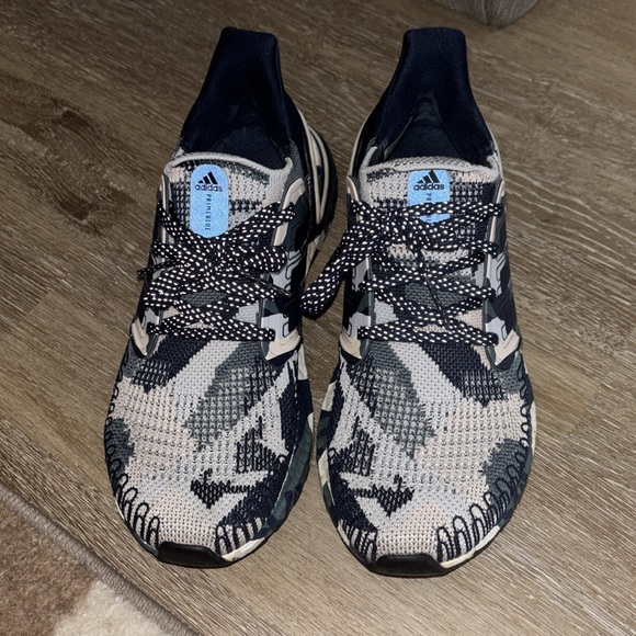 Adidas Ultraboost - Picture 2 of 5